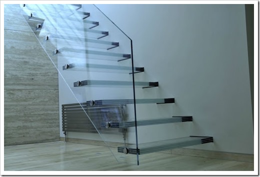 Преимущества стеклянных лестниц 